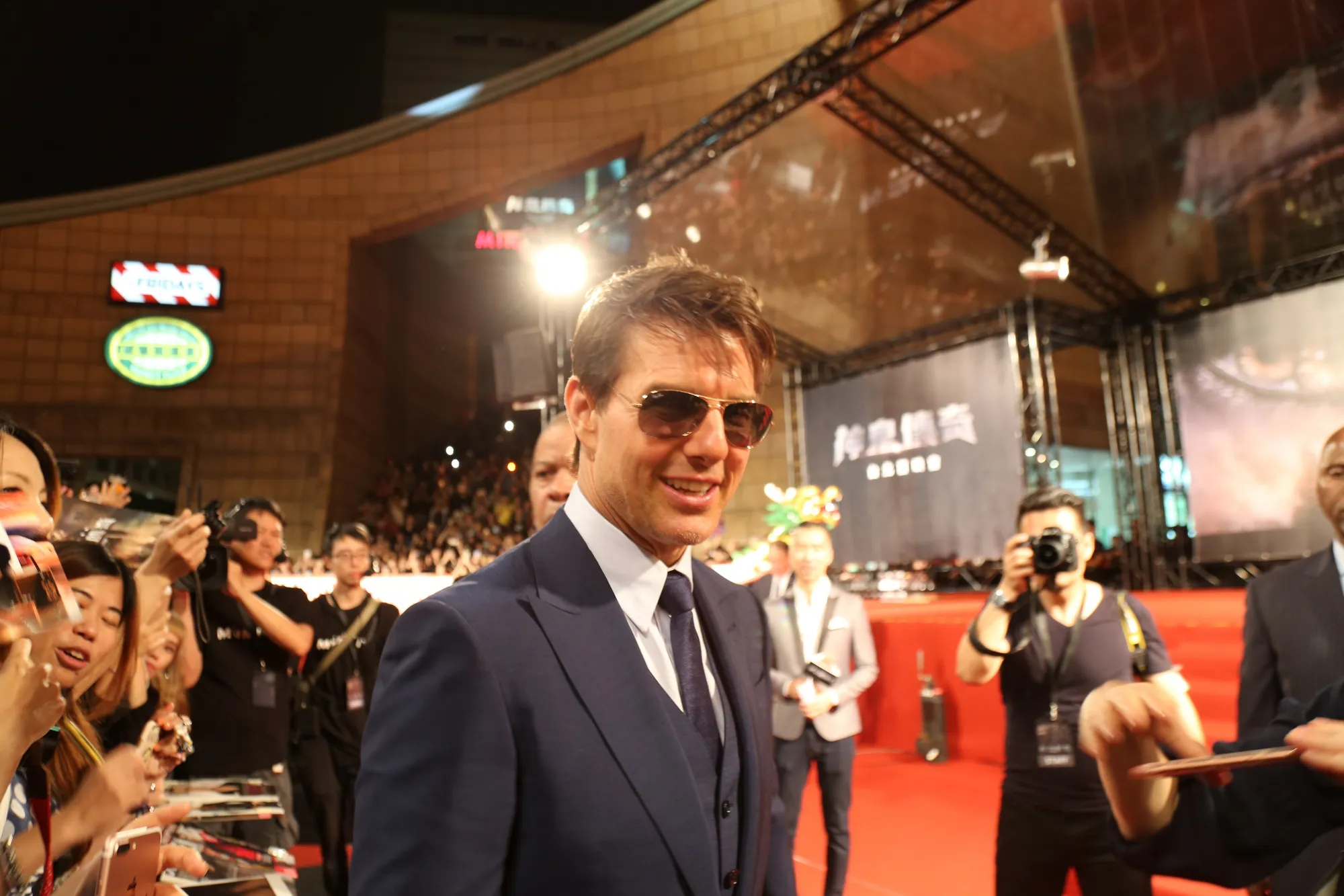 tunggu ceritanya di artikel terpisah ya, mimin bakal bawa Om Tom sedekat ini dengan kalian!