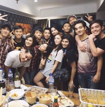 Foto perpisahan Audi dan kru BOY ©instagram/audimarissa