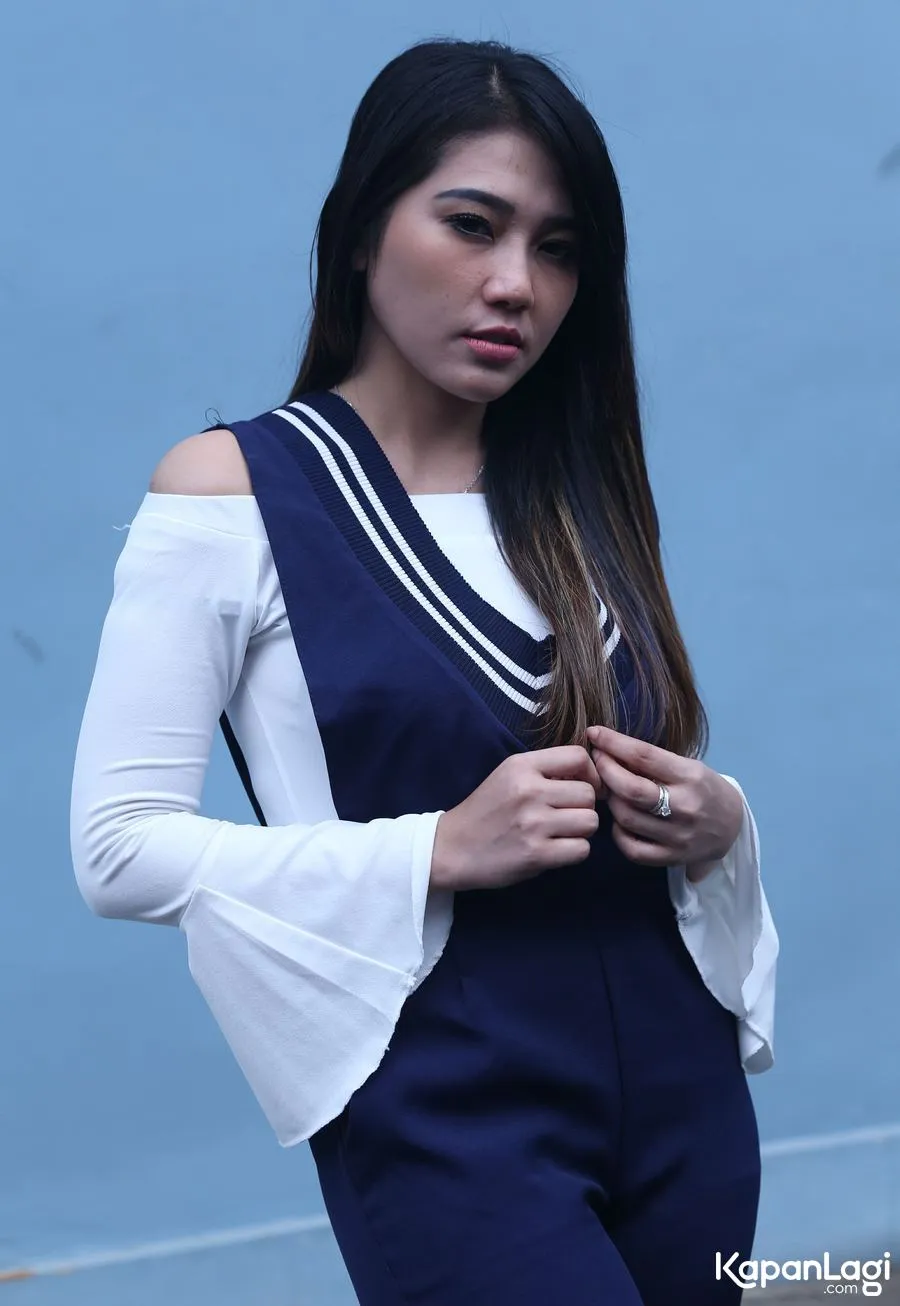 Via Vallen mengaku tak paham fans dari artis mana 'Bala Jaer' tersebut © KapanLagi.com/Agus Apriyanto