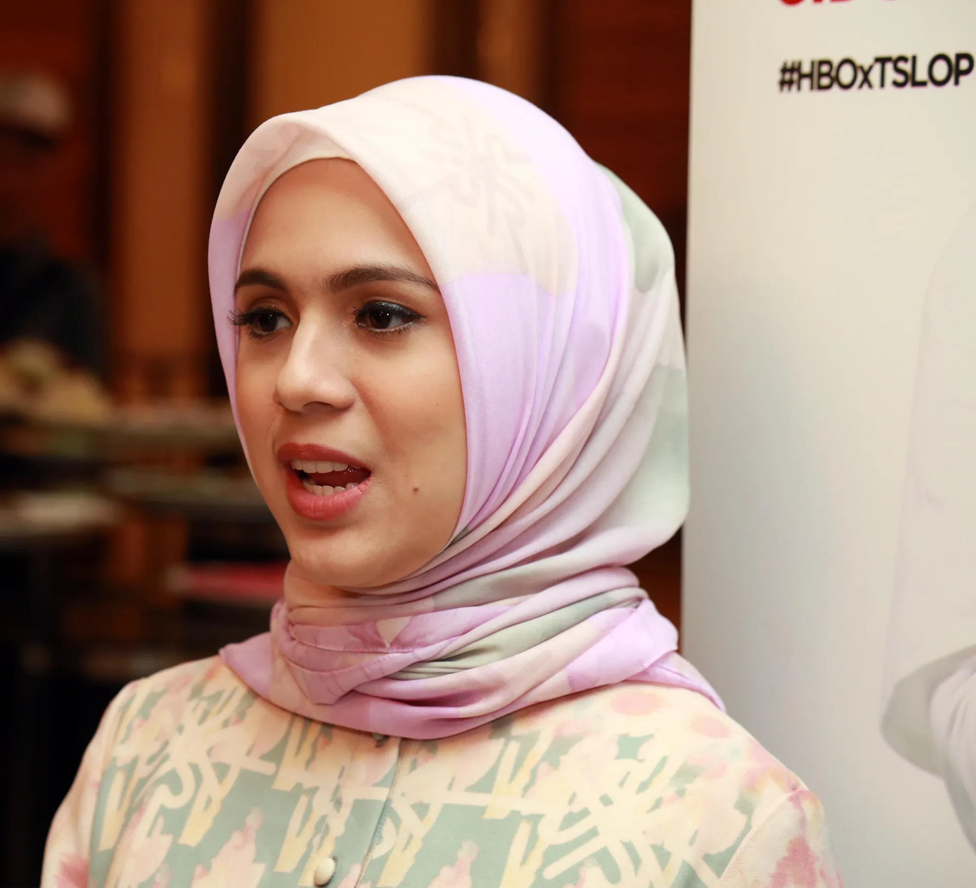 Nycta Gina, tetap menikmati rutinitasnya sebagai penyiar radio dan dubber © KapanLagi.com/Muhammad Akrom Sukarya
