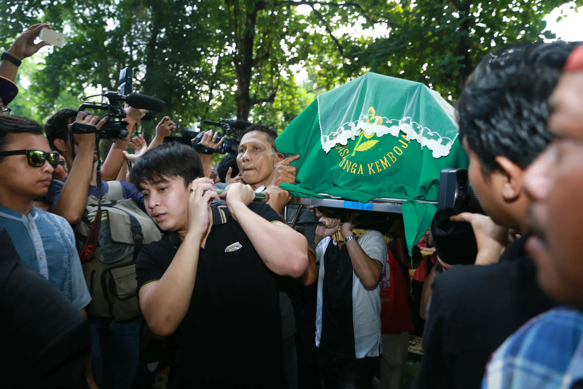Setelah dari rumah, Andhika Pratama dan Ussy Sulistiawaty berencana untuk pergi ke makam Julia Perez © KapanLagi.com/Agus Apriyanto