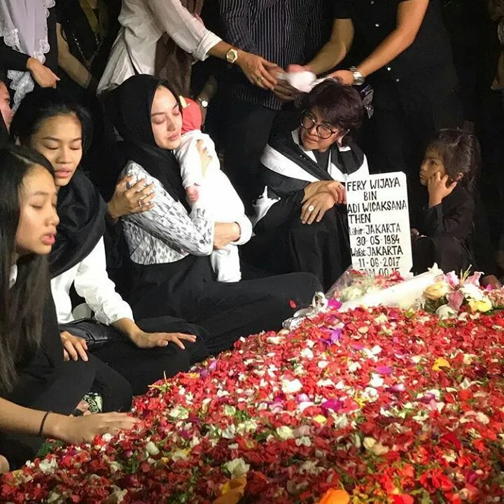 Ririn Ekawati habiskan lebaran di Palu bersama anaknya, Cattleya.