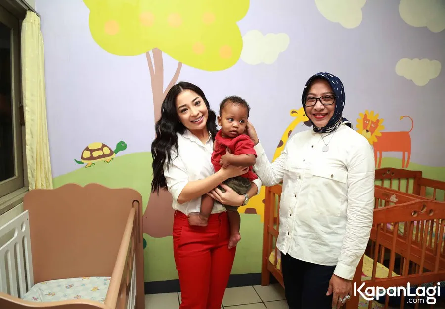 Nikita Willy gagal menggelar acara sunatan masal dan menggantinya dengan berbagi dengan anak yatim © KapanLagi.com/Muhammad Akrom Sukarya