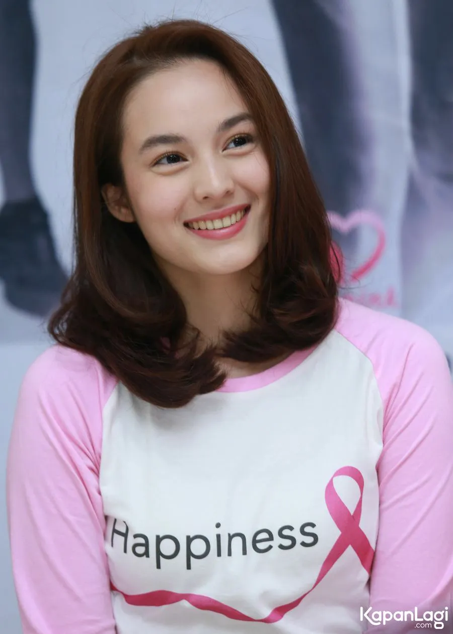 Chelsea Islan juga dikenal sebagai bintang muda yang fashionable.