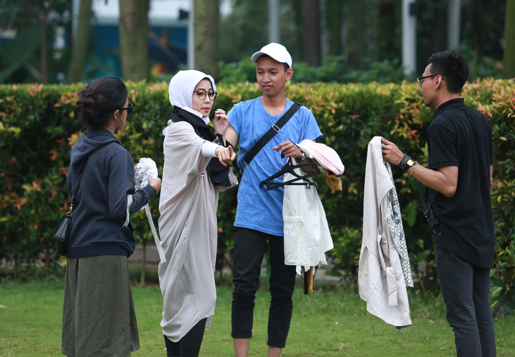 Karina Salim kenakan hijab pertama kali untuk perannya dalam web series 'SWITCH' © KapanLagi.com/Muhammad Akrom Sukarya
