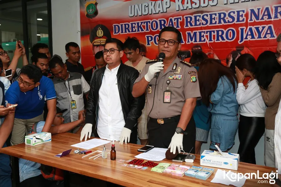 Barang bukti yang diamankan pihak kepolisian © KapanLagi.com®/Akrom Sukarya