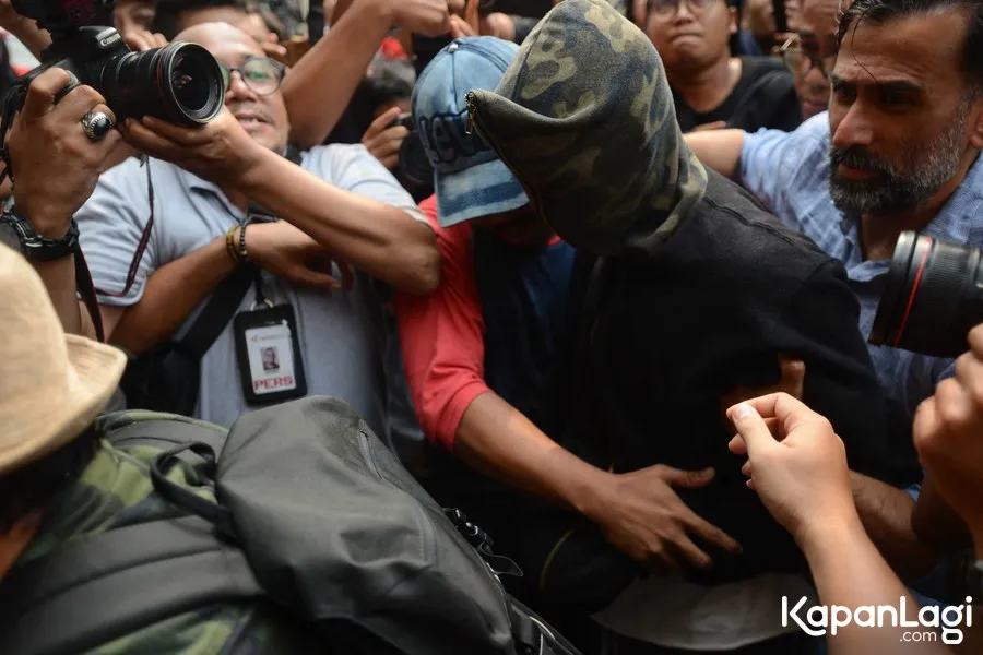 Axel Matthew Thomas saat dibawa ke Rutan Narkoba Polda Metro Jaya. © KapanLagi.com/Bayu Herdianto