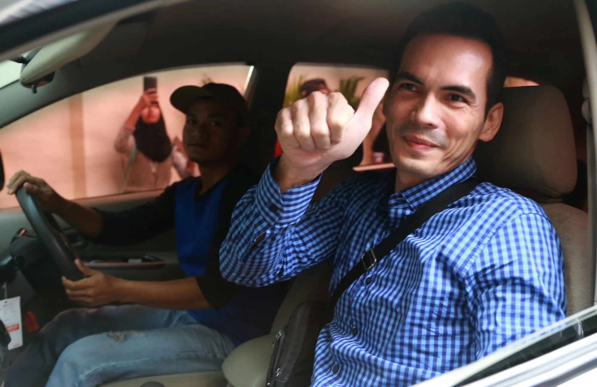 Ditanya mengenai hubungannya dengan Vonny Cornelia, Atalarik enggan memberikan komentar © KapanLagi.com/Agus Apriyanto