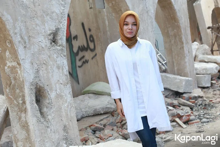 Dewi diam-diam lakukan aksi sosial © KapanLagi.com®/Agus Apriyanto