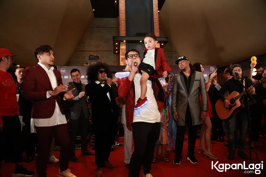 Raffi Ahmad dalam gala premiere RAFATHAR. © KapanLagi.com/Muhammad Akrom Sukarya