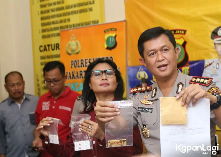 Awalnya pihak kepolisian mendapatkan informasi lalu melakukan pengintaian selama 1,5 bulan sebelum menangkap Ello © KapanLagi.com/Agus Apriyanto