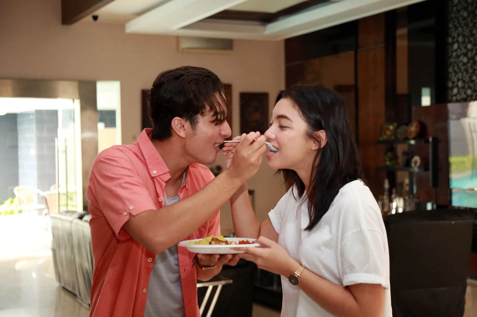 Angela Gilsha dan Bryan Domani tampil mesra dalam film terbarunya, 'REVAN & REINA' © KapanLagi.com/Muhammad Akrom Sukarya