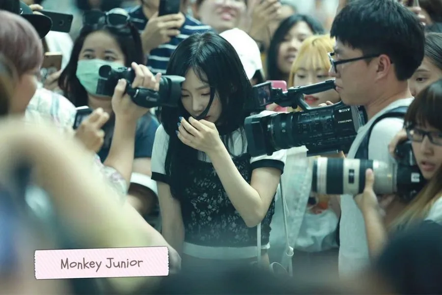Taeyeon Girls Generation mendapat perlakuan yang kurang menyenangkan di Bandara Soekarno-Hatta. © credit as tagged