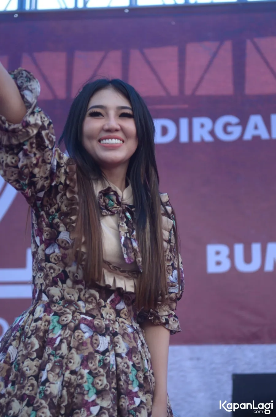 Via Vellen ingin dikenal sebagai pedangdut karena suaranya, bukan goyangan. © KapanLagi.com/Abel Risang