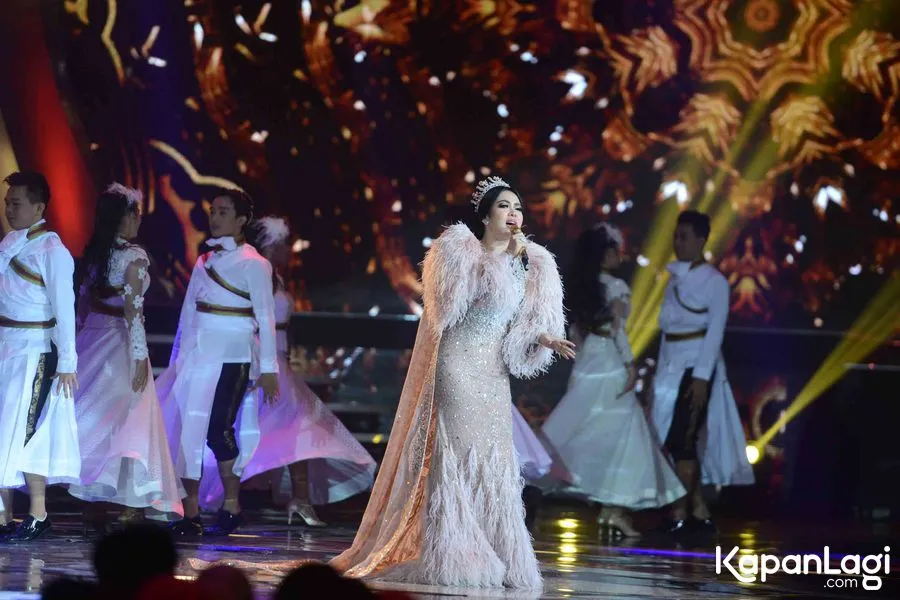 Syahrini saat tampil membawakan Ada Wanita Lain di HUT SCTV ke-27. © KapanLagi.com/Bayu Herdianto