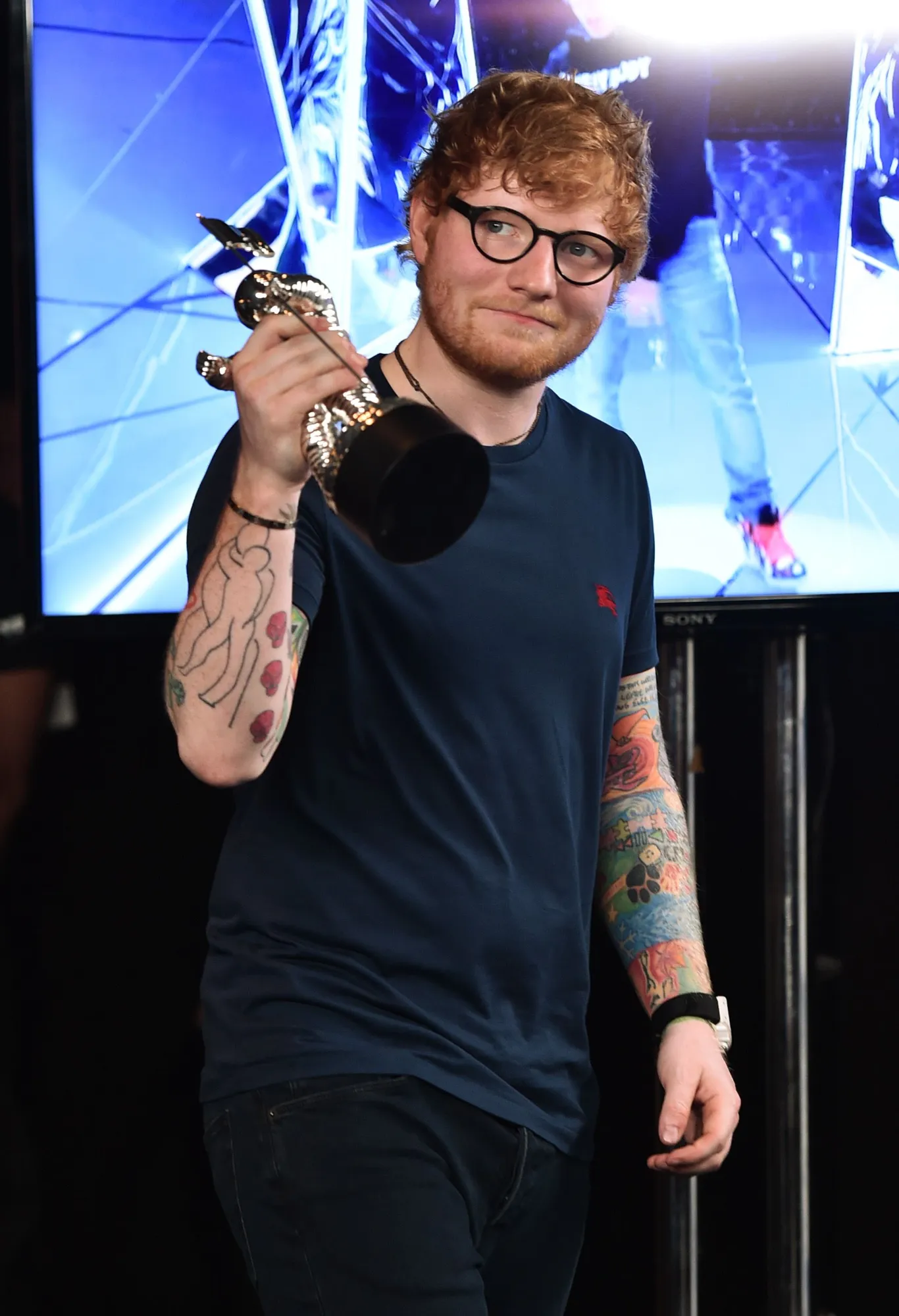 Louis Walsh mengaku sudah berbicara dan meminta bantuan Ed Sheeran menuliskan lagu untuk Westlife © AFP