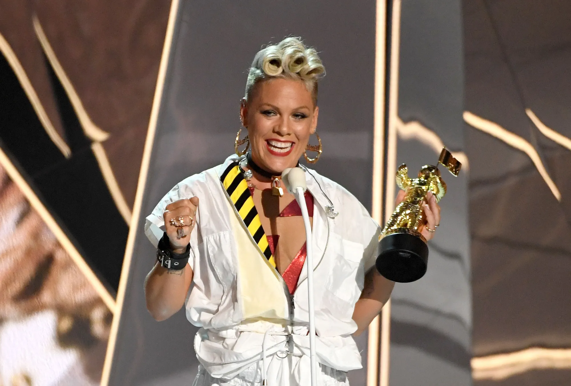 Pink berhasil meraih posisi puncak Billboard Artist 100 bersama album 'BEAUTIFUL TRAUMA' © AFP