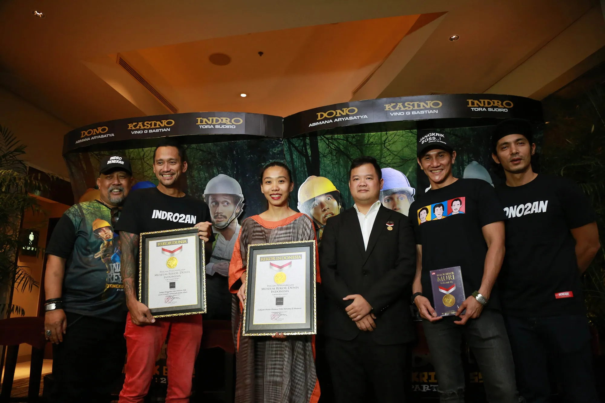 Promo di 5 kota dalam sehari, tim film 'WARKOP DKI REBORN' tetap enjoy © KapanLagi.com/Muhammad Akrom Sukarya