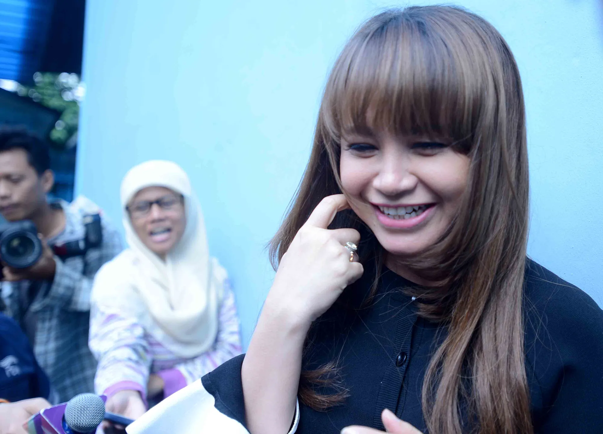 Rossa membawakan lagu 'Bulan Dikekang Malam' yang akan menjadi soundtrack film 'AYAT-AYAT CINTA 2' © KapanLagi.com/Bayu Herdianto