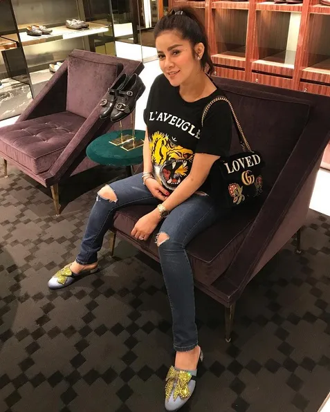 Olla Ramlan tetap stylish saat hamil. Foto: Instagram Olla Ramlan