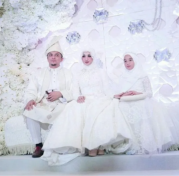 Laudya Cynthia Bella lebih memilih pernikahan yang sederhana. ©Instagram/noradanish
