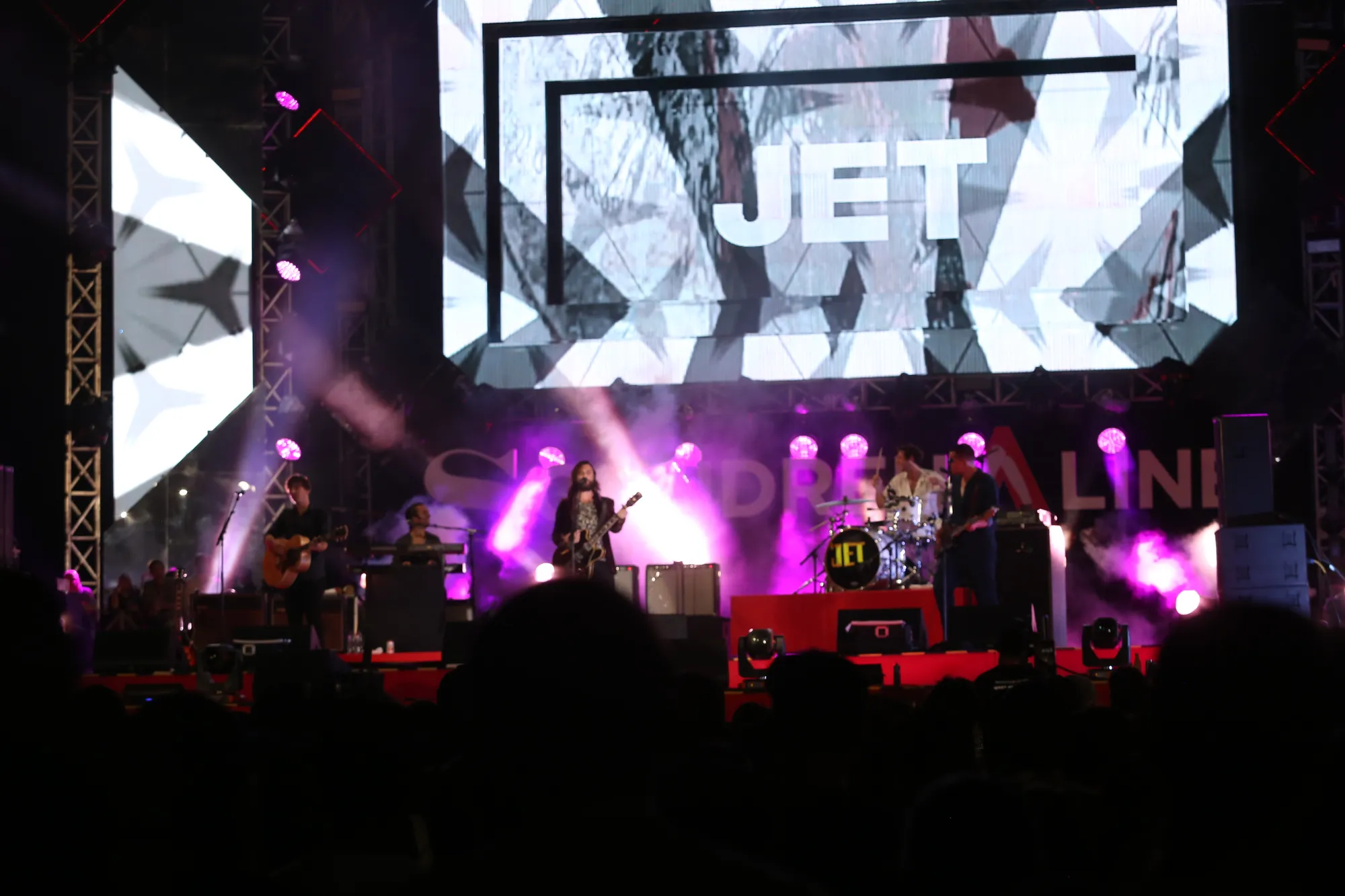 Datang dan tampil di Indonesia, jadi pengalaman pertama Jet selama berkarir di dunia musik © KapanLagi.com/Fikri Alfi Rosiyadi