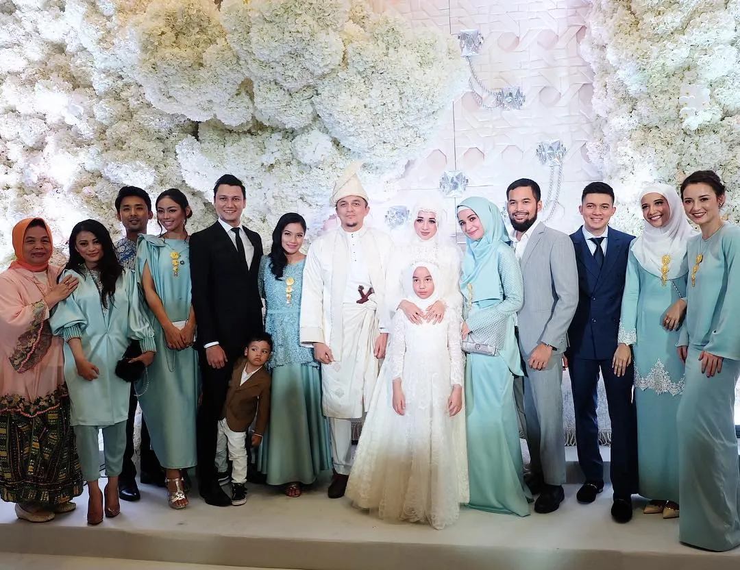 Titi Kamal di pernikahan Laudya Cinthya Bella. Foto: Instagram Titi Kamal