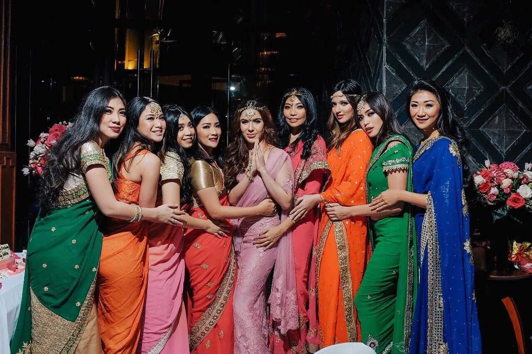 Girl Squad dengan tema India © Instagram