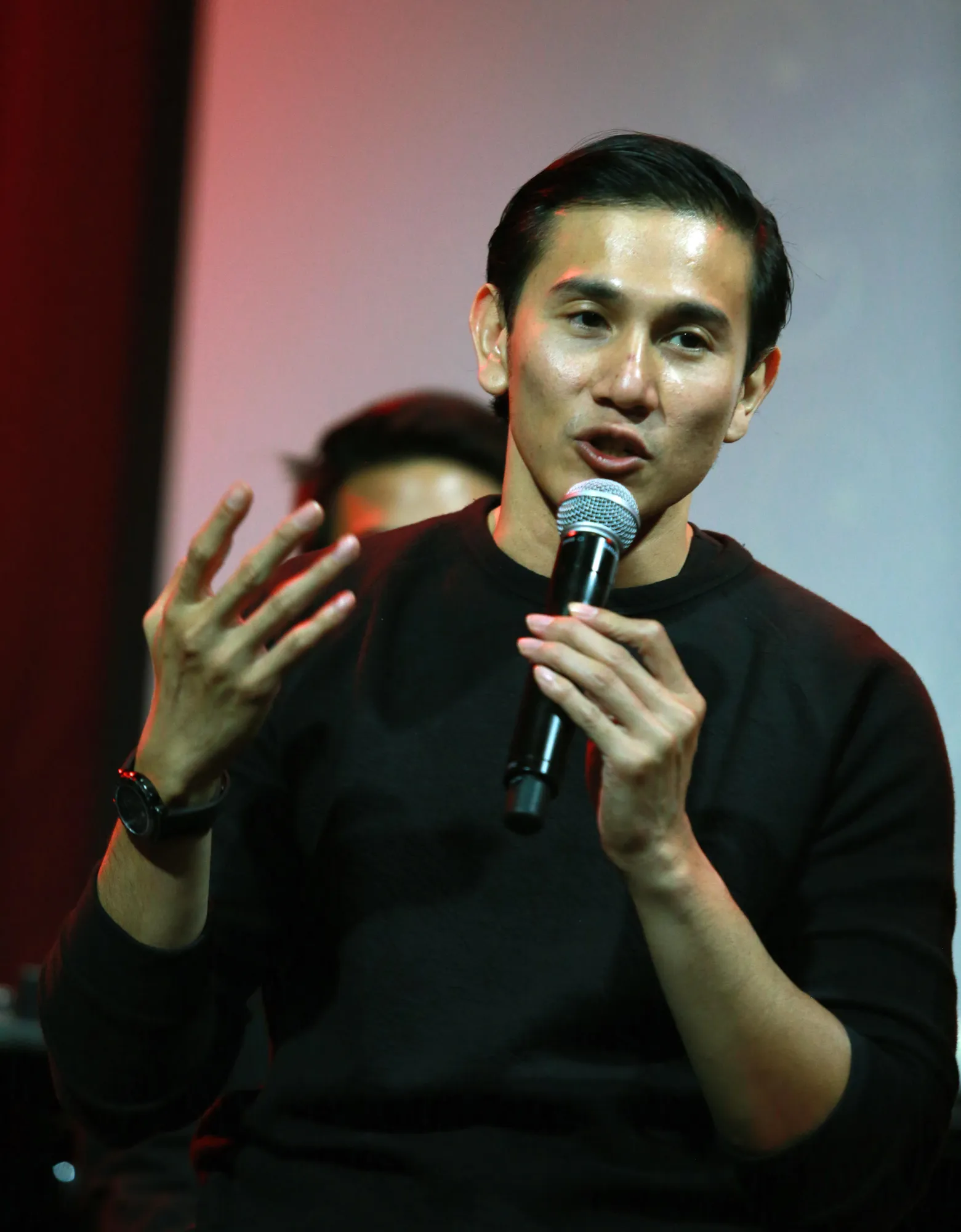Vino G Bastian tetap temui kesulitan kala memerankan sosok legenda seperti Chrisye © KapanLagi.com/Muhammad Akrom Sukarya