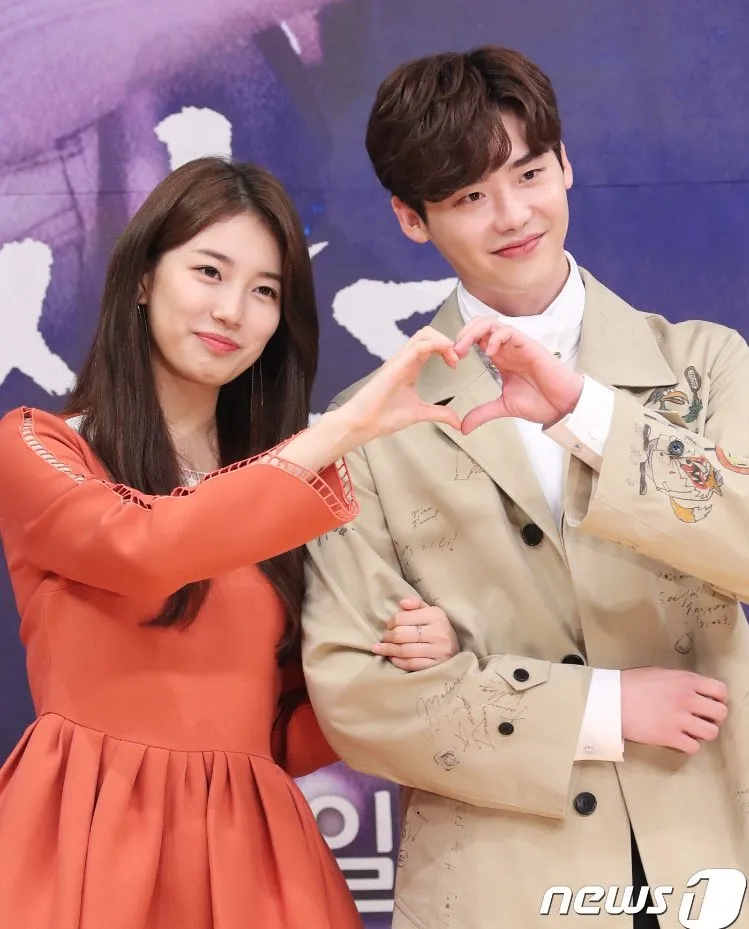 Suzy Miss A dan Lee Jong Suk dalam prescon drama WHILE YOU WERE SLEEPING. © News1