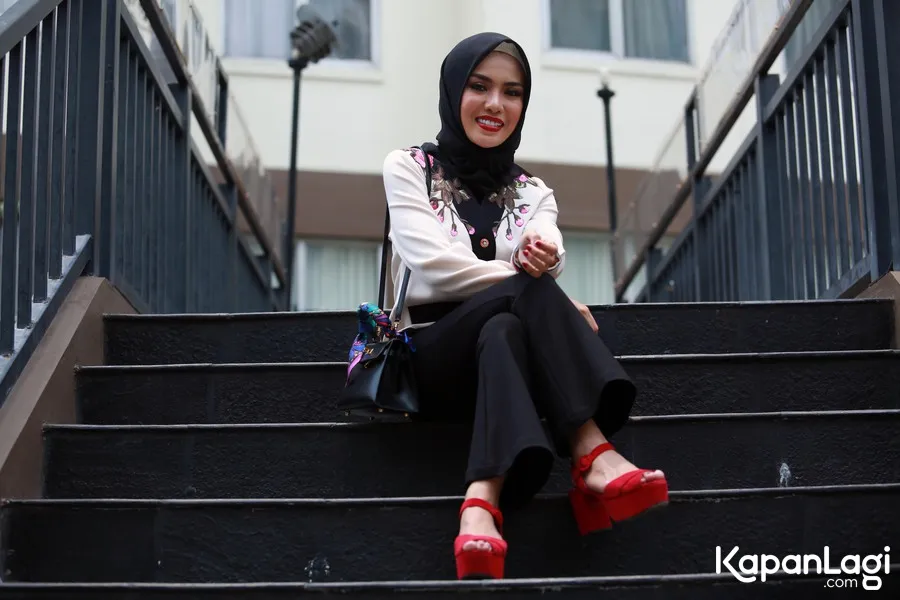 Medina Zein mengaku bisnisnya semakin dikenal sejak ia menikah dengan Lukman Azhari. © KapanLagi.com/Muhammad Akrom Sukarya