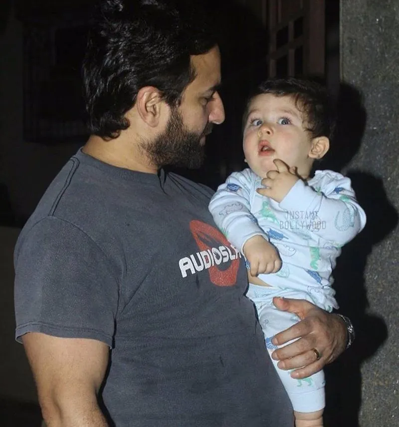 Saif Ali Khan ketika bersama Taimur ©instagram