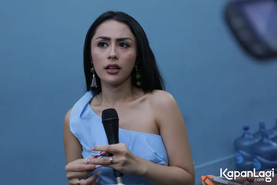 Selvi mengaku sudah lama berteman akrab dengan Mulan Jameela. © KapanLagi.com/Budy Santoso