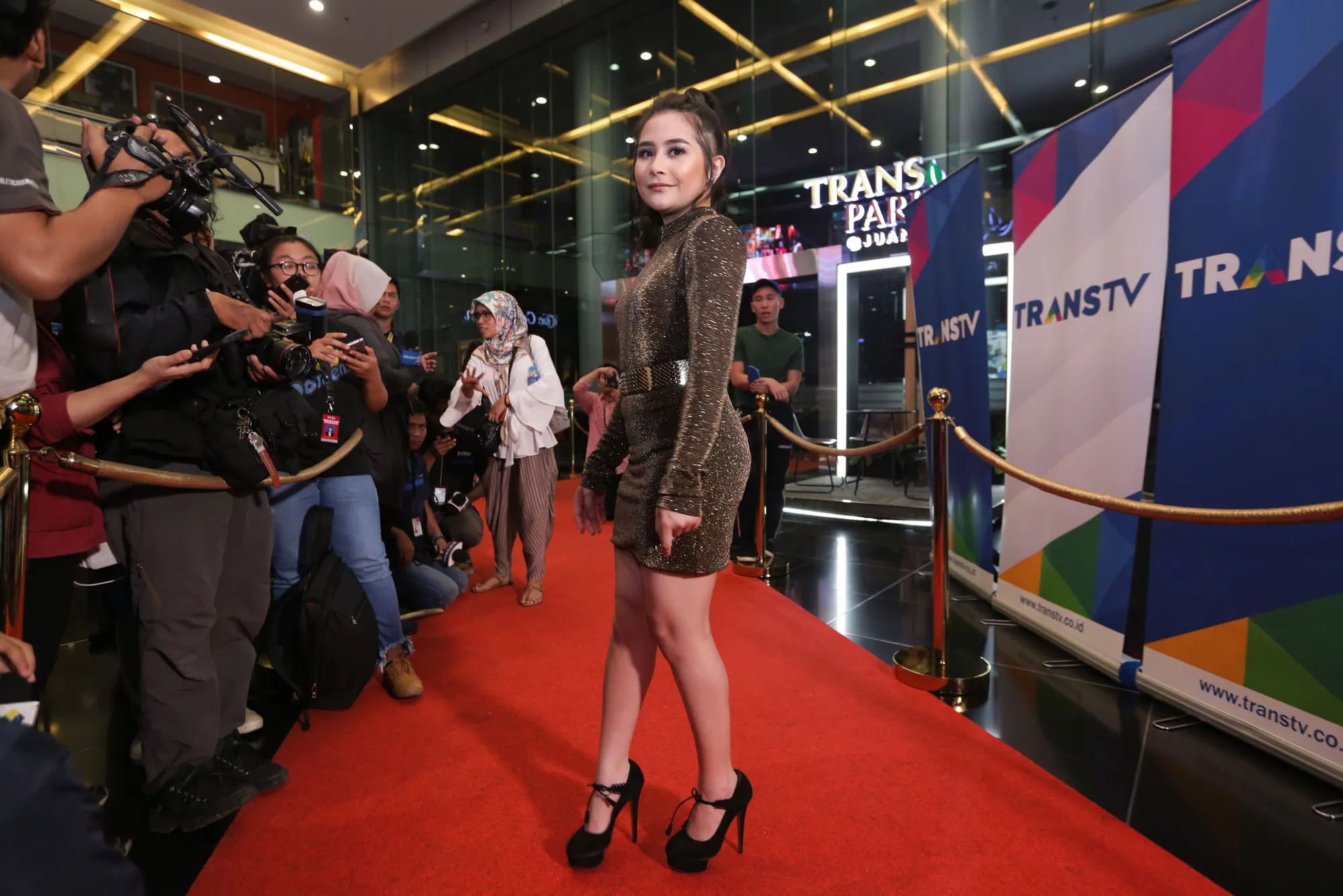 Produktif dalam karir dan studi, jadi cara Prilly Latuconsina untuk menjaga pergaulannya tetap positif © KapanLagi.com/Budy Santoso