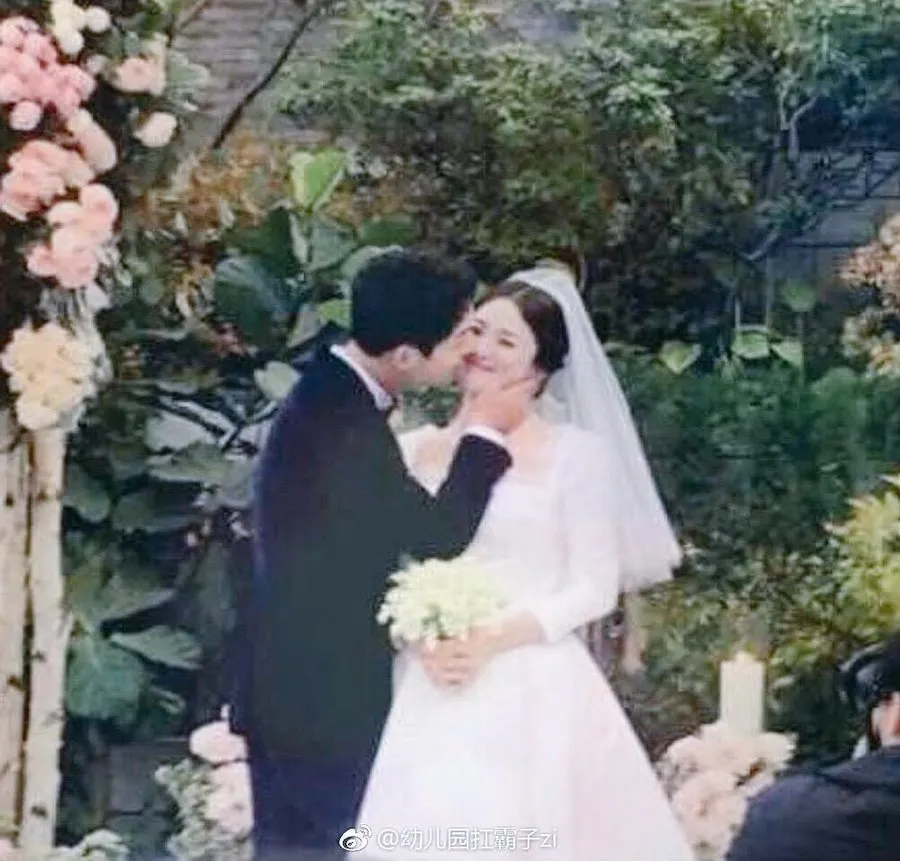 Pernikahan Song Joong Ki dan Song Hye Kyo, tampak simple tapi tetap mewah. © credit as tagged