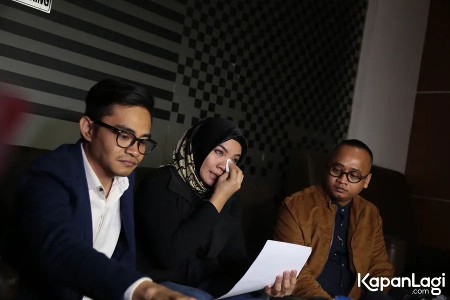 Georgia cerita kisahnya sambil nangis © KapanLagi.com®/Akrom Sukarya