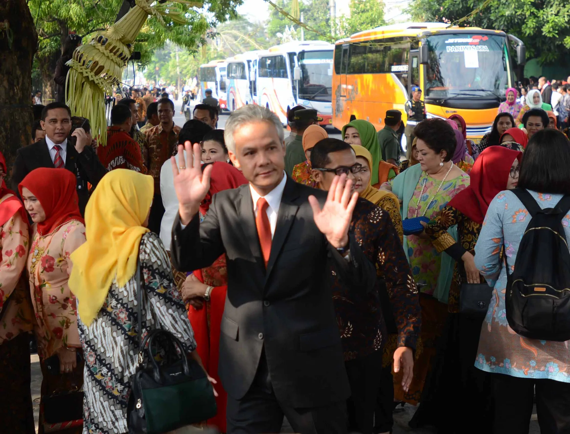 Tak hanya menteri, pernikahan Kahiyang Ayu dan Bobby Nasution pun dihadiri oleh sosok musisi tenar Tanah Air © KapanLagi.com/Bayu Herdianto