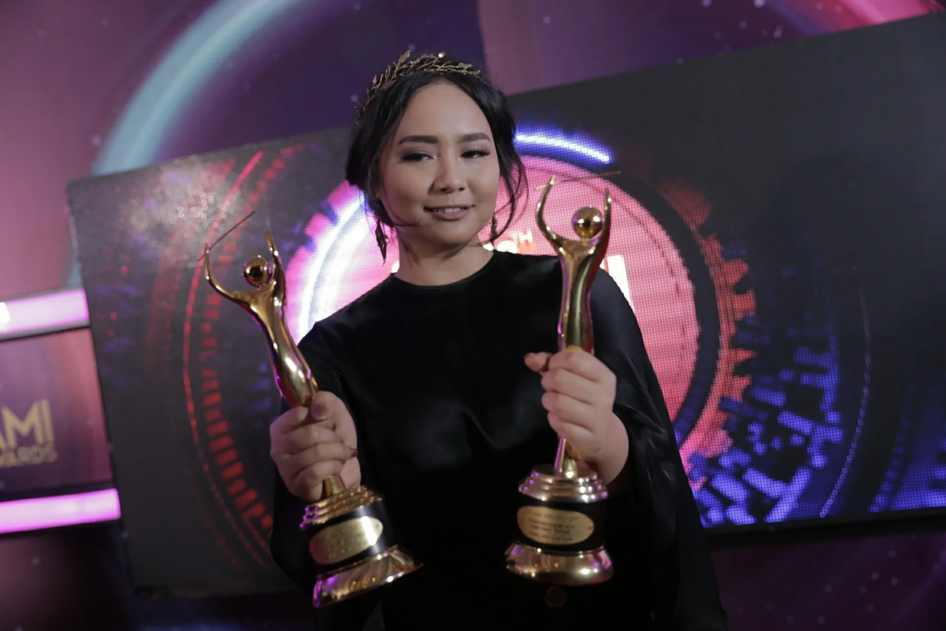 Gita Gutawa raih 2 penghargaan dari ajang penganugerahan AMI Awards 2017 © KapanLagi.com/Agus Apriyanto
