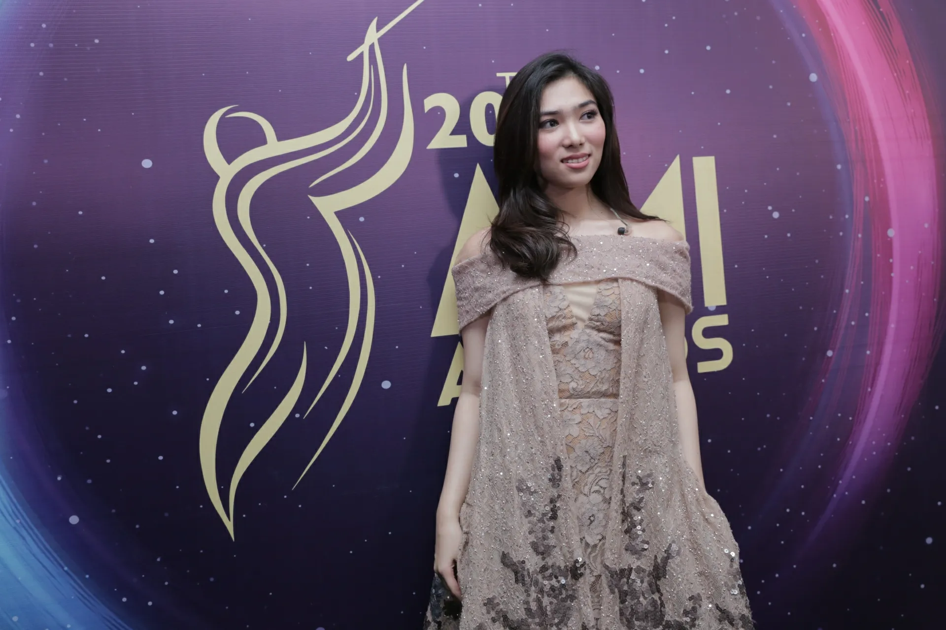 Isyana Sarasvati selipkan pesan positif dari kisah pribadi yang dituangkan dalam music video 'Lembaran Buku' © KapanLagi.com/Agus Apriyanto