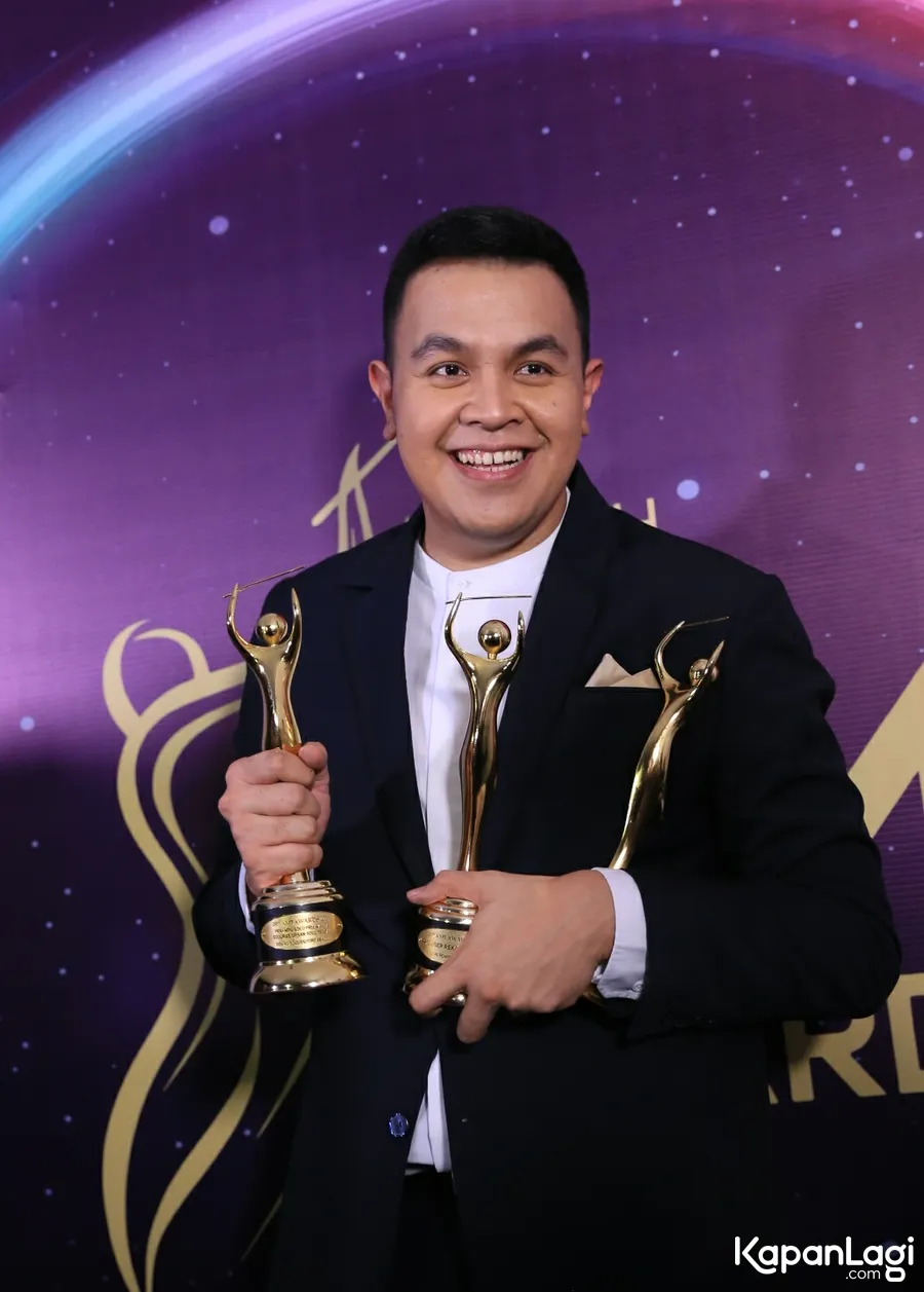 Tulus berbicara soal kedekatan dengan keluarga dan kisah asmara-nya. Credit: KapanLagi.com/Agus Apriyanto