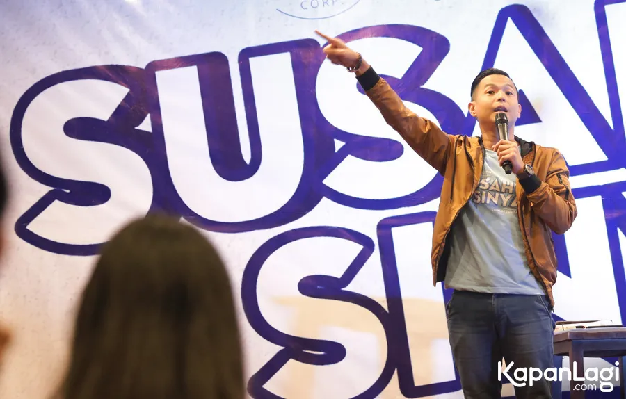 Ernest Prakasa absen dari SUSAH SINYAL STAND UP COMEDY TOUR. © KapanLagi.com/Budy Santoso
