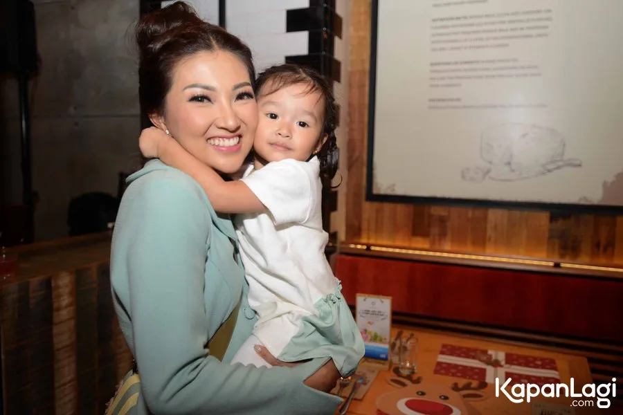Sarwendah mengaku menomorsatukan pendidikan Thalia putrinya. © KapanLagi.com/Bayu Herdianto