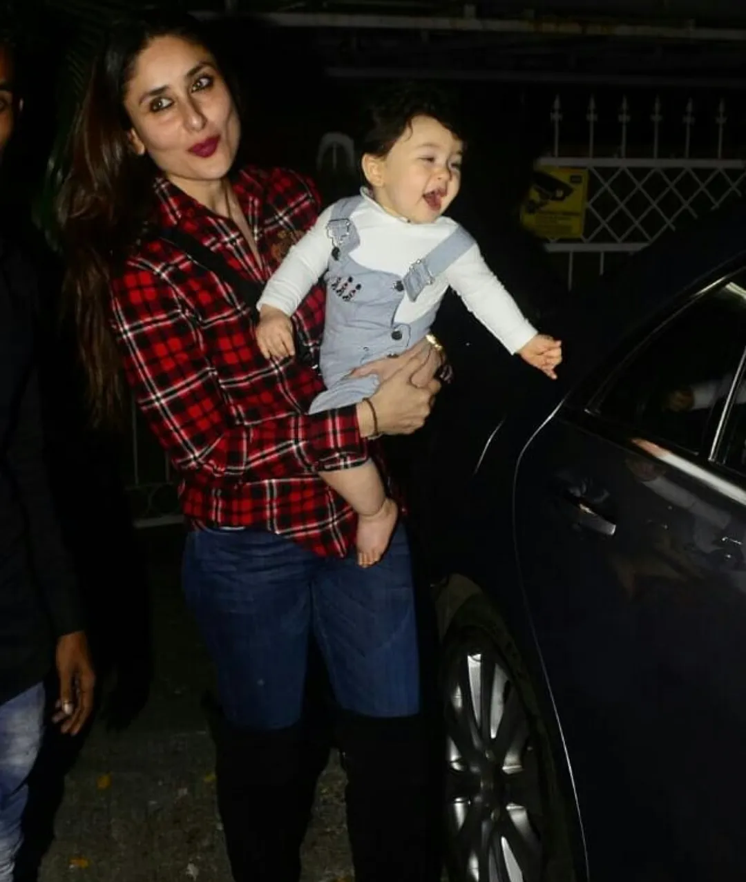 Kareena Kapoor tak niat dandani Taimur demi paparazzi ©pinkvilla