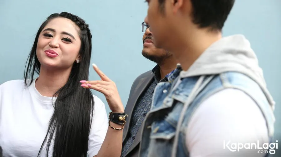 Perayaan ulang tahun ANTV juga sekaligus akan merayakan resepsi pernikahna Dewi Perssik. © KapanLagi.com/Agus Apriyanto