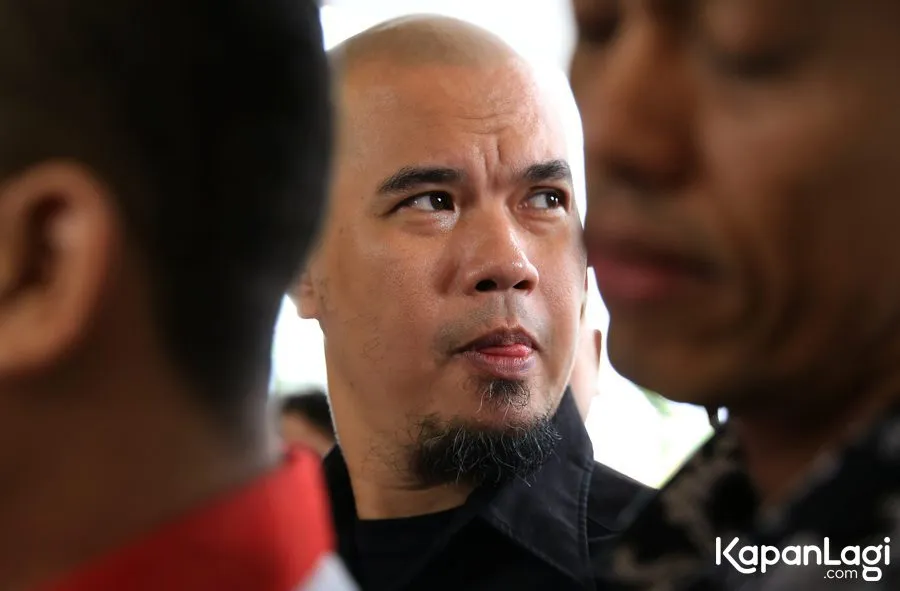 Tak semua, Ahmad Dhani mengaku hanya menulis satu cuitan yang ada di sosial media miliknya. © KapanLagi.com/Agus Apriyanto