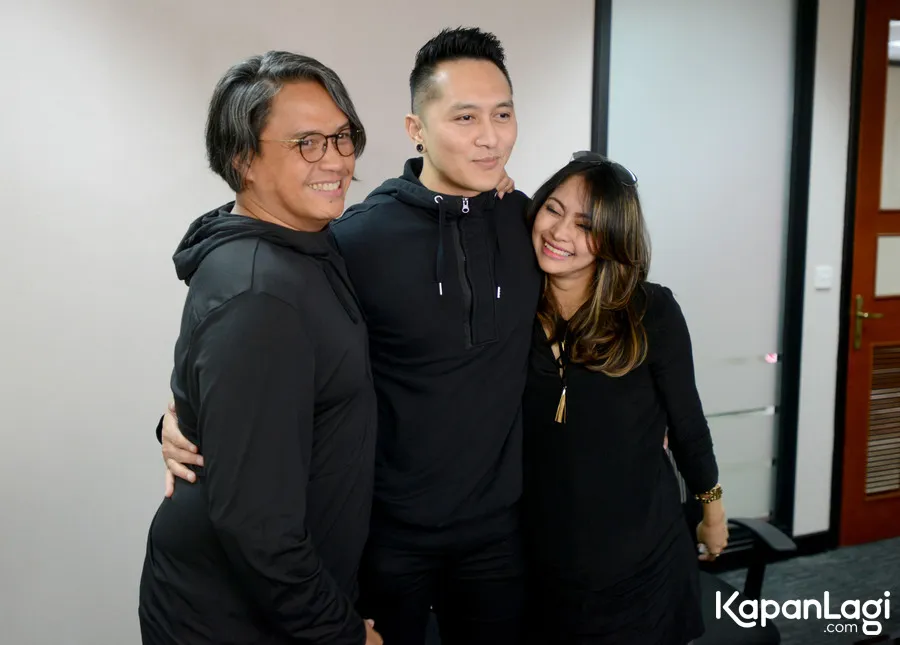 Demian bersama istri dan kakak Echon © KapanLagi.com®/Bayu Herdianto