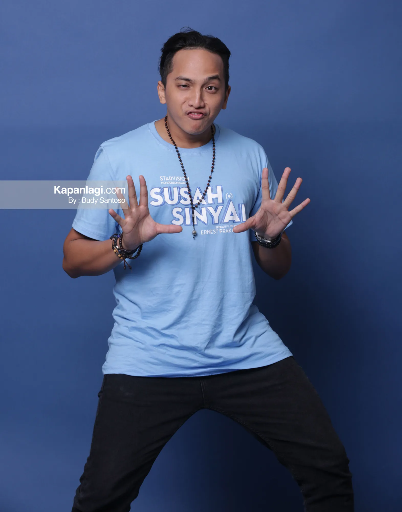 Ernest Prakasa merasa lebih mudah saat beradu akting dengan Angie Ang © KapanLagi.com/Budy Santoso