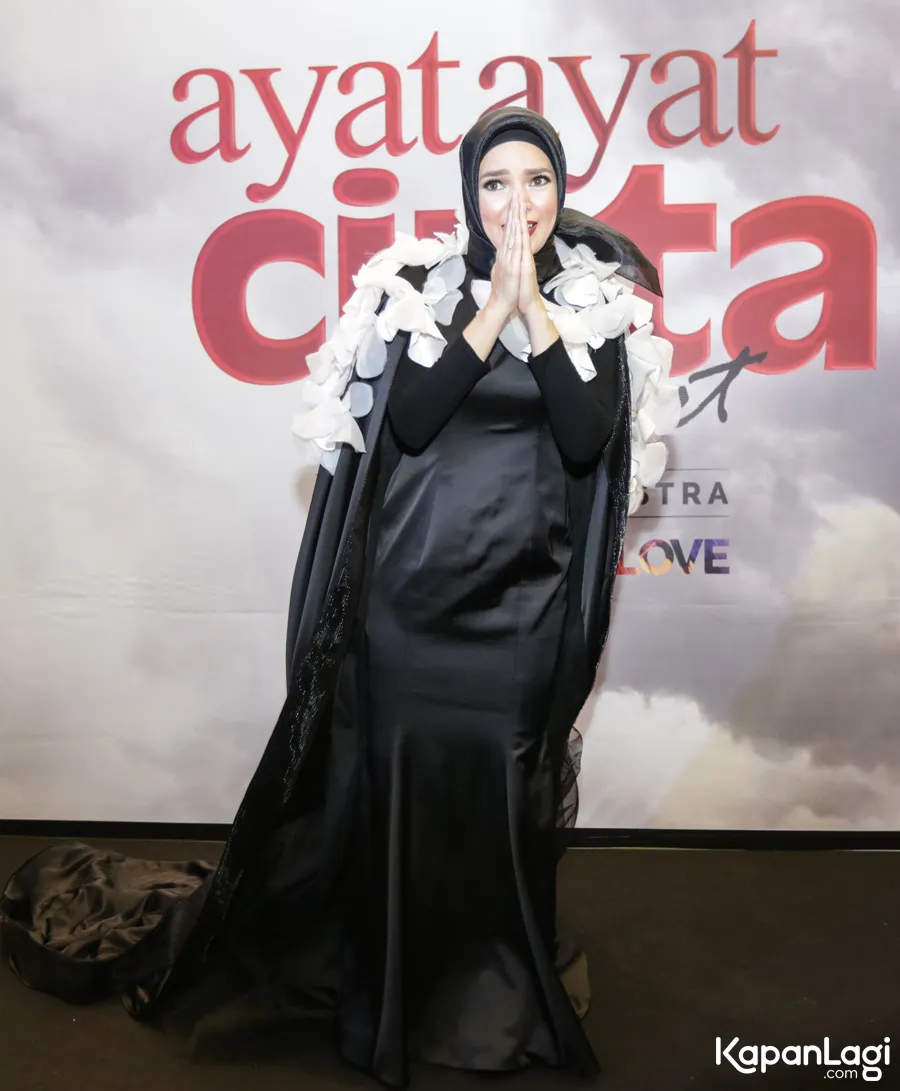 Dewi bahagia bersama Agus / Credit: KapanLagi - Budy Santoso