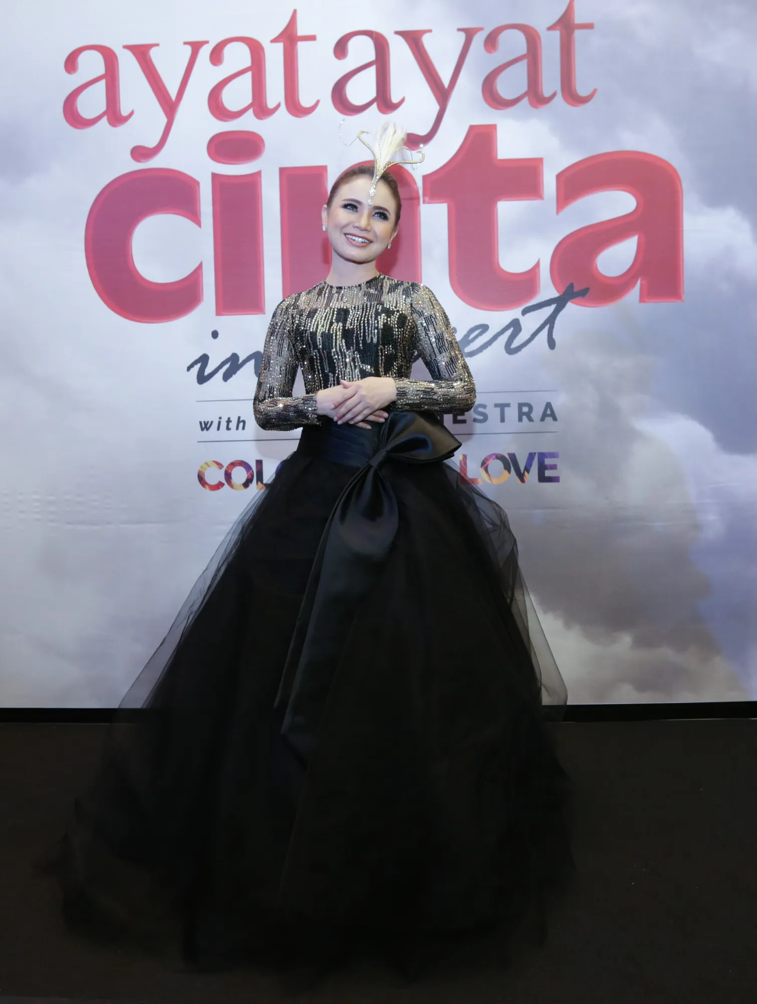 Rossa bangga saat lagu 'Ayat Ayat Cinta' dinyanyikan oleh 3 Diva Indonesia pada konser kali ini © KapanLagi.com/Budy Santoso