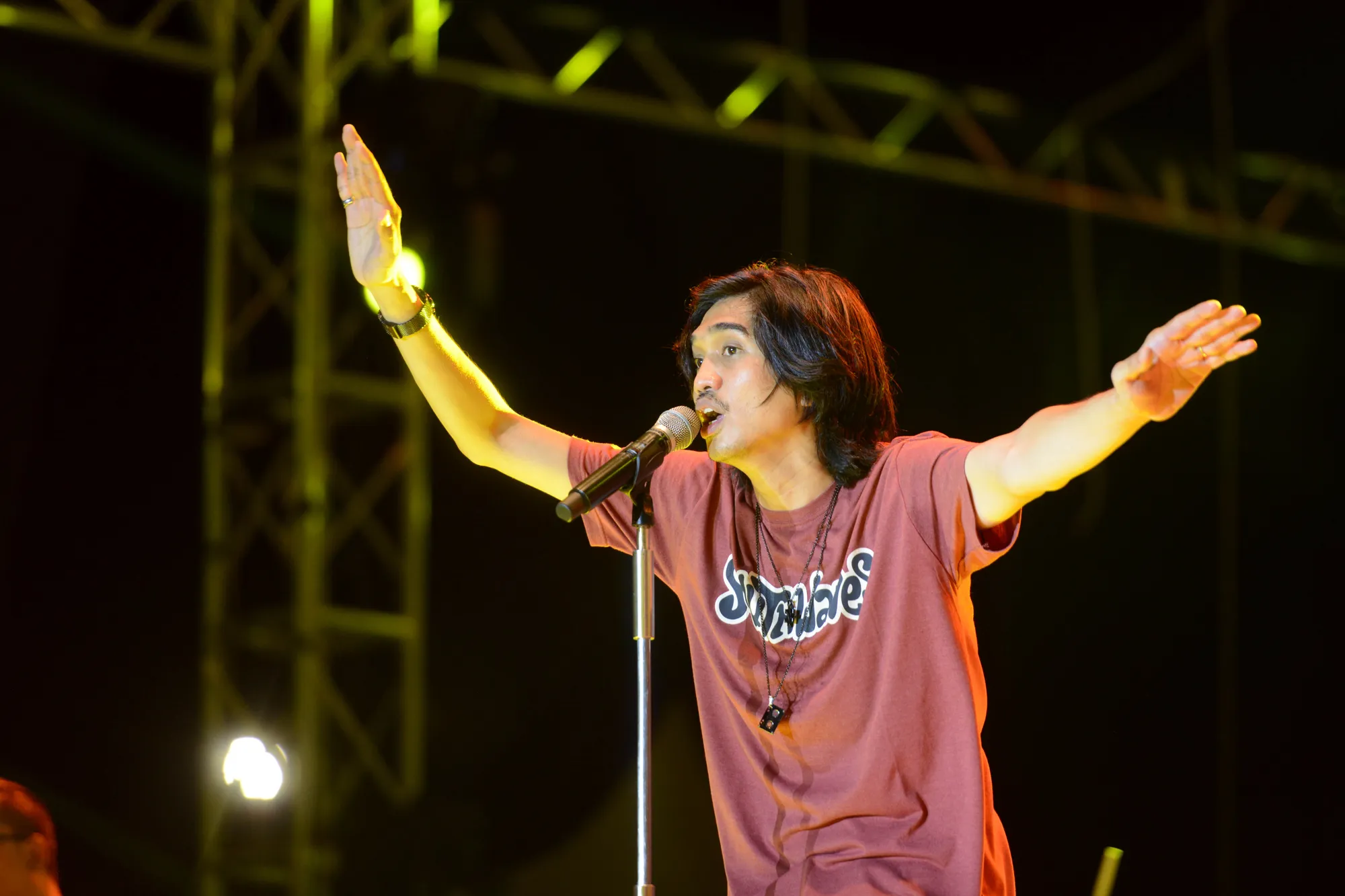 Duta kobarkan semangat para penonton di JiExpo Kemayoran / Credit: KapanLagi - Bayu Herdianto